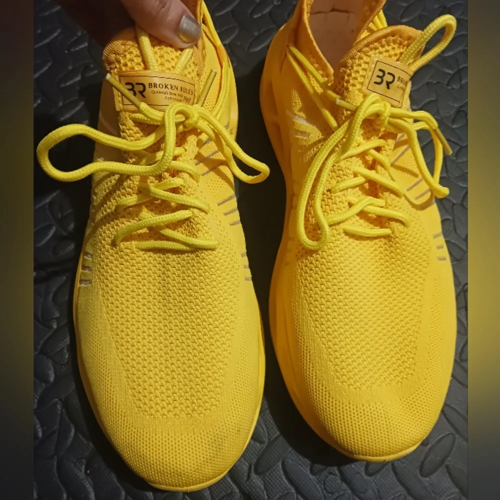 Men Yellow Ahtletic Brethable Sneakers - Picture 3 of 11